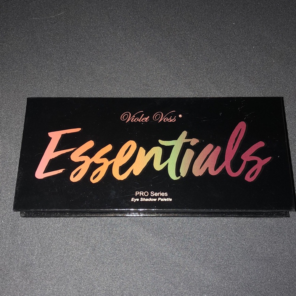 Violet Voss Essentials Palette (READ DESCRIPTION)